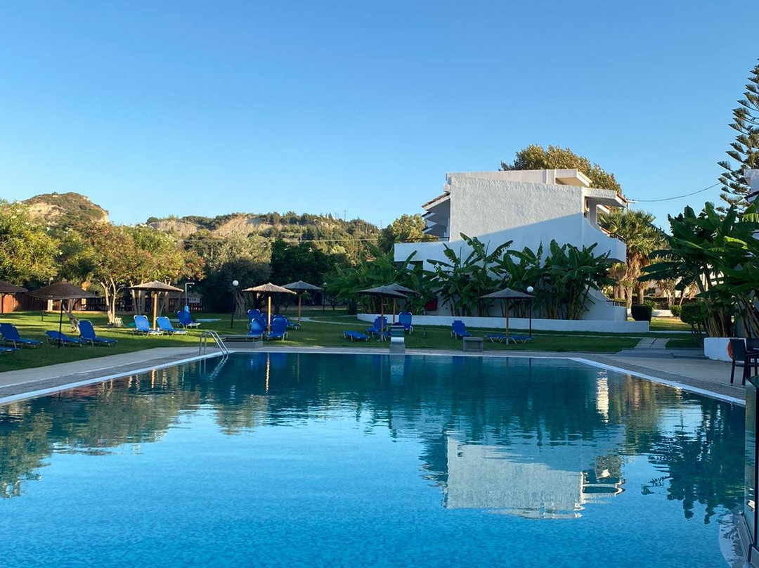 瓦连村酒店主图