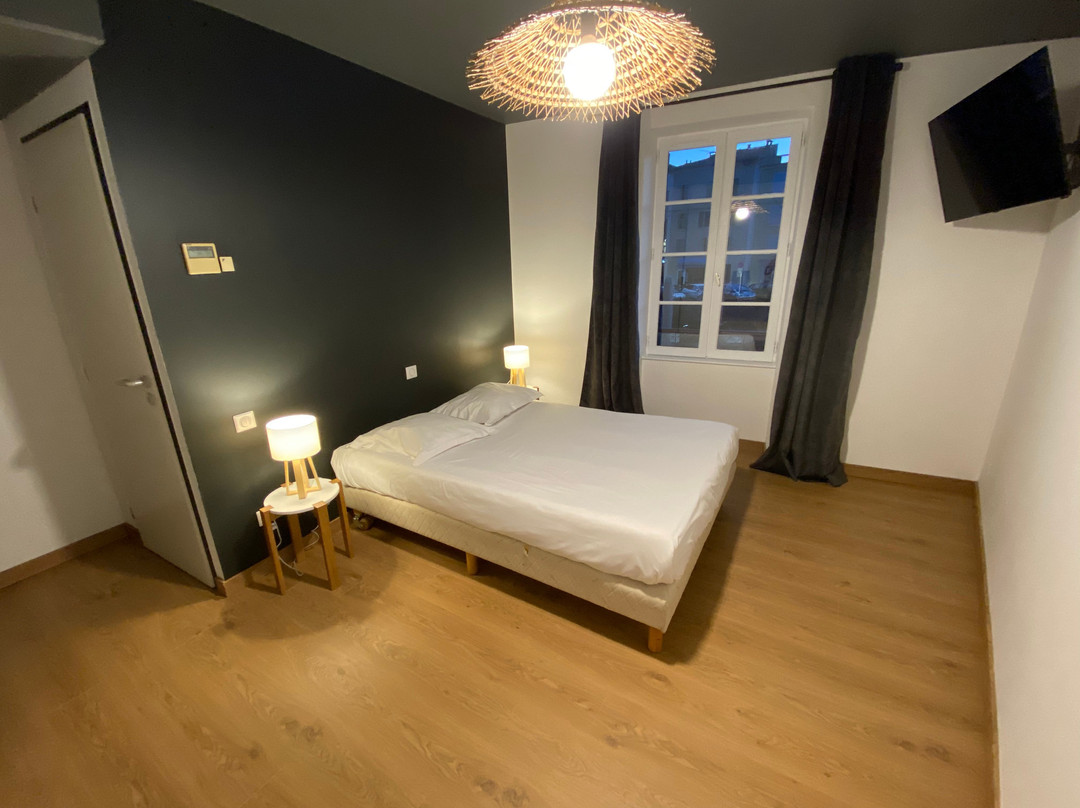 Le Miredames Hôtel-Bar主图