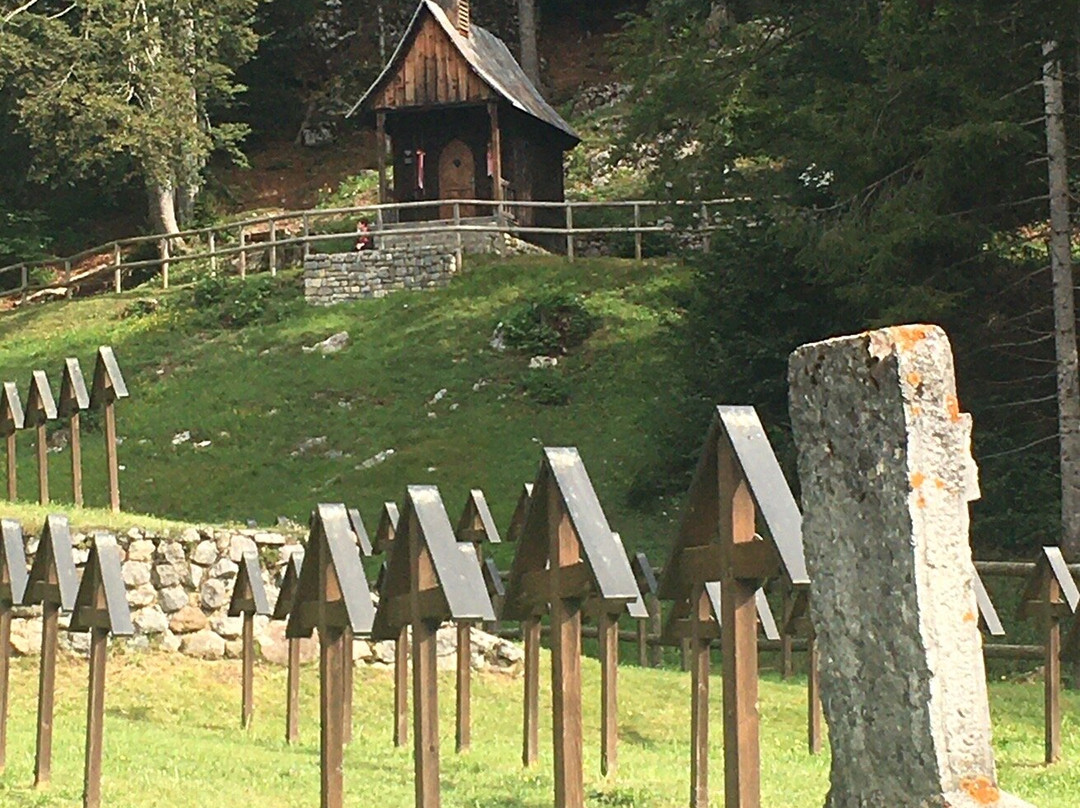 Cimitero Militare di Slaghenaufi景点图片