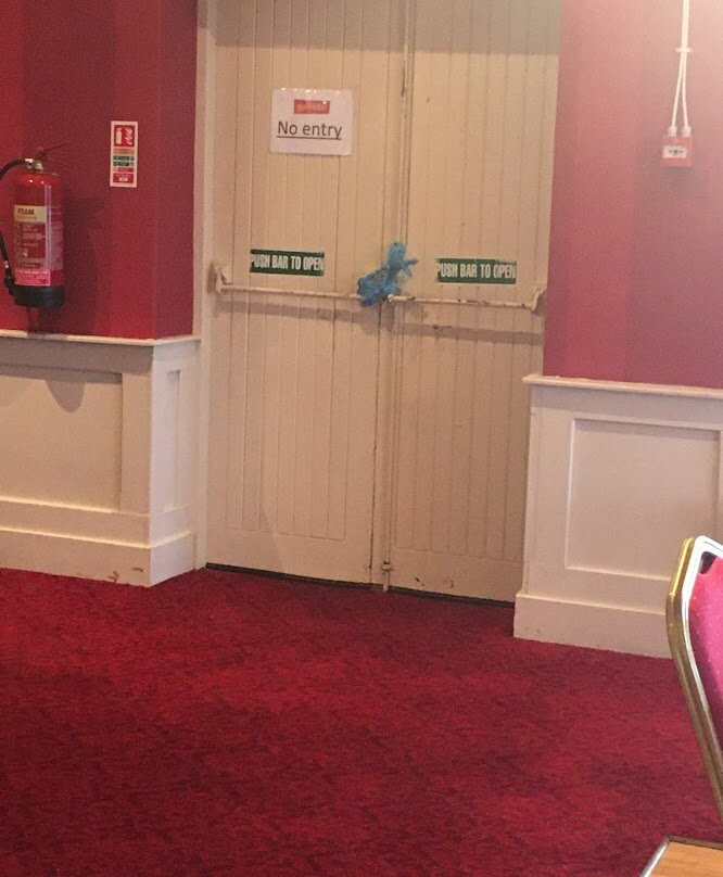 The Holyrood Hotel - Blue River Leisure Centre主图