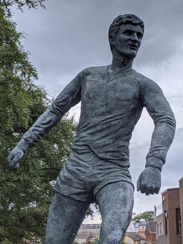 The Jim Baxter Memorial Statue-Cowdenbeath必去景点