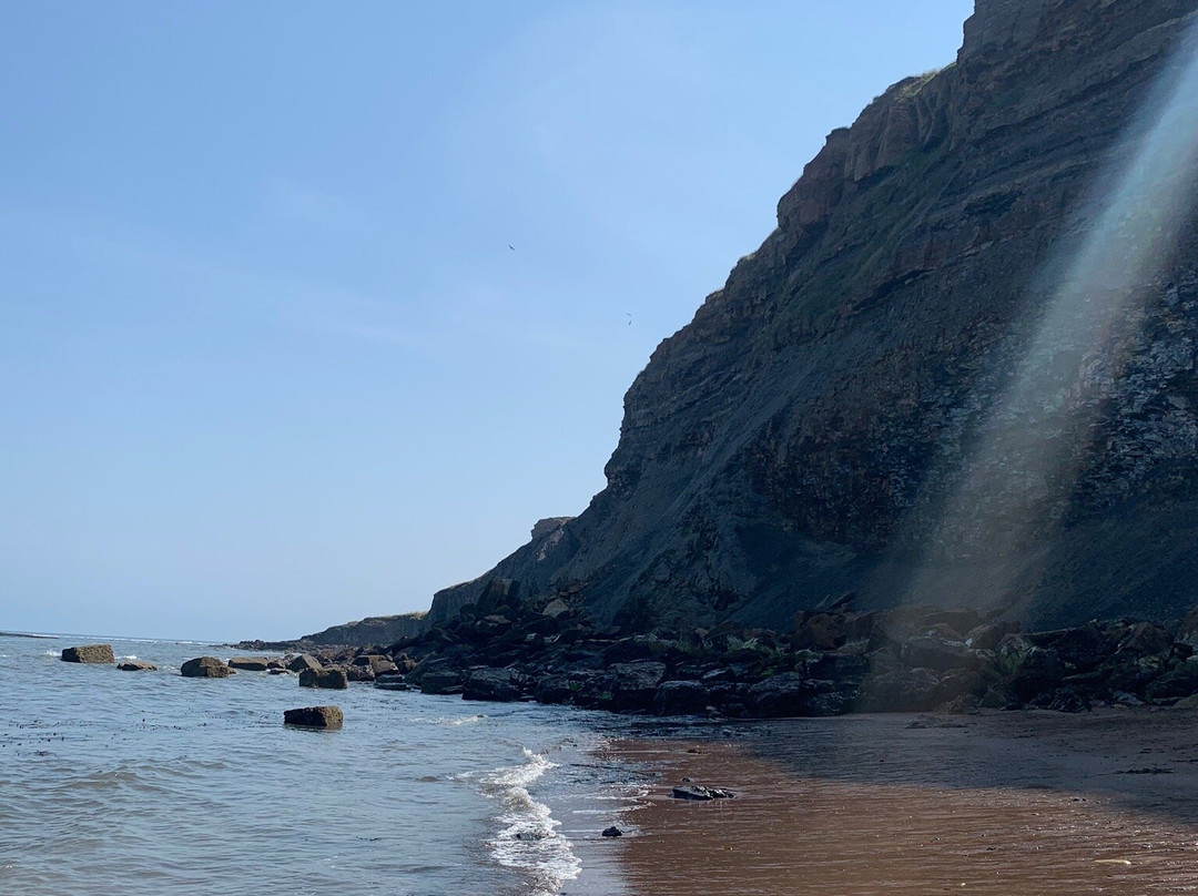 Saltwick Bay Beach-惠特比必去景点