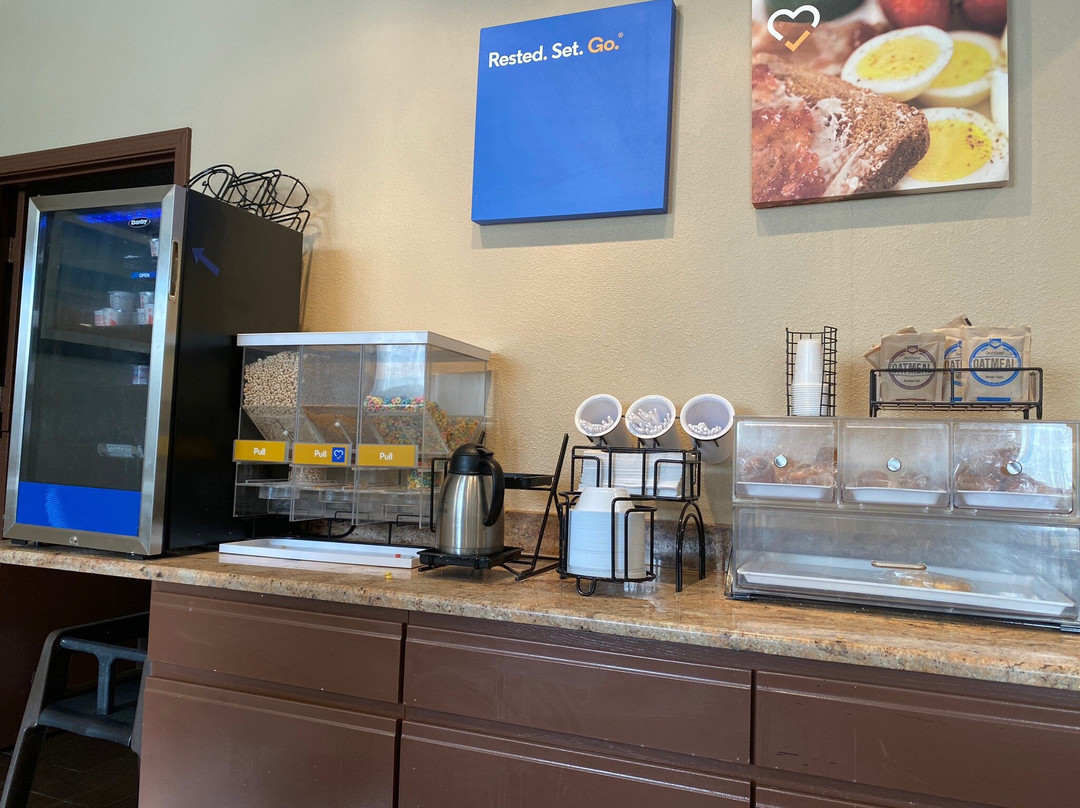 Comfort Inn Whitehall Near Michigan's Adventure主图