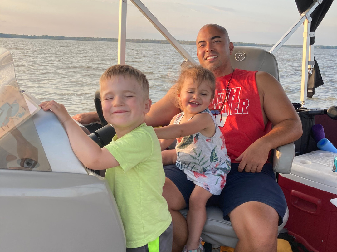 Floating Toy Boat Rental-Edgerton必去景点