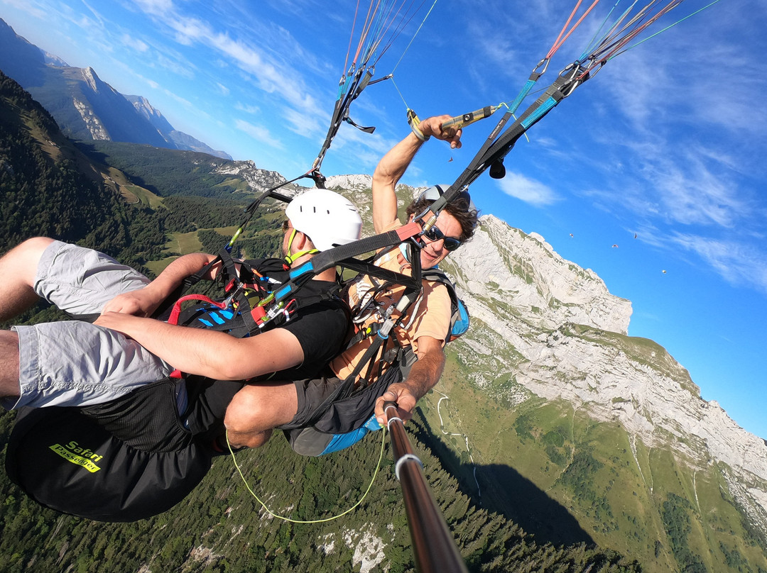 Kdo Parapente-安纳西必去景点