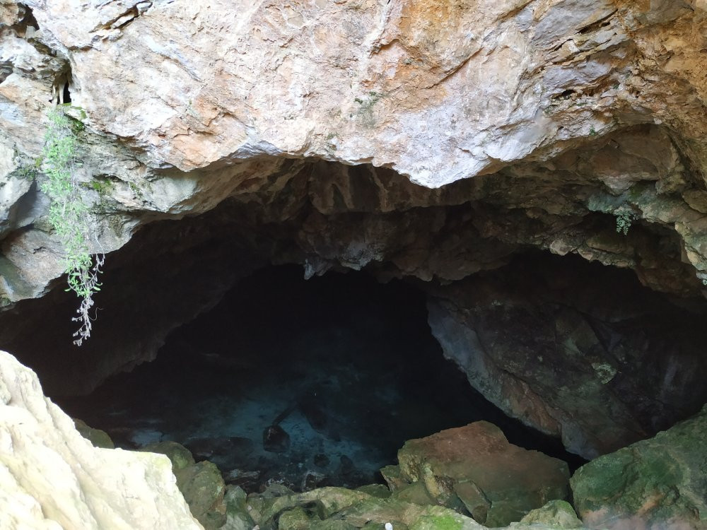Cave Peristeri景点图片