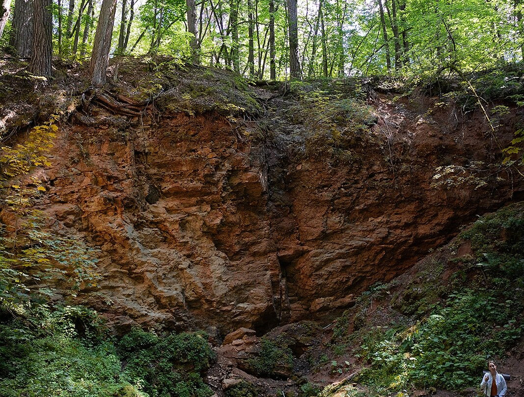 Ichalkovskiye Caves景点图片
