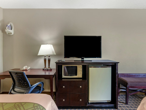 Brentwood Inn and Suites