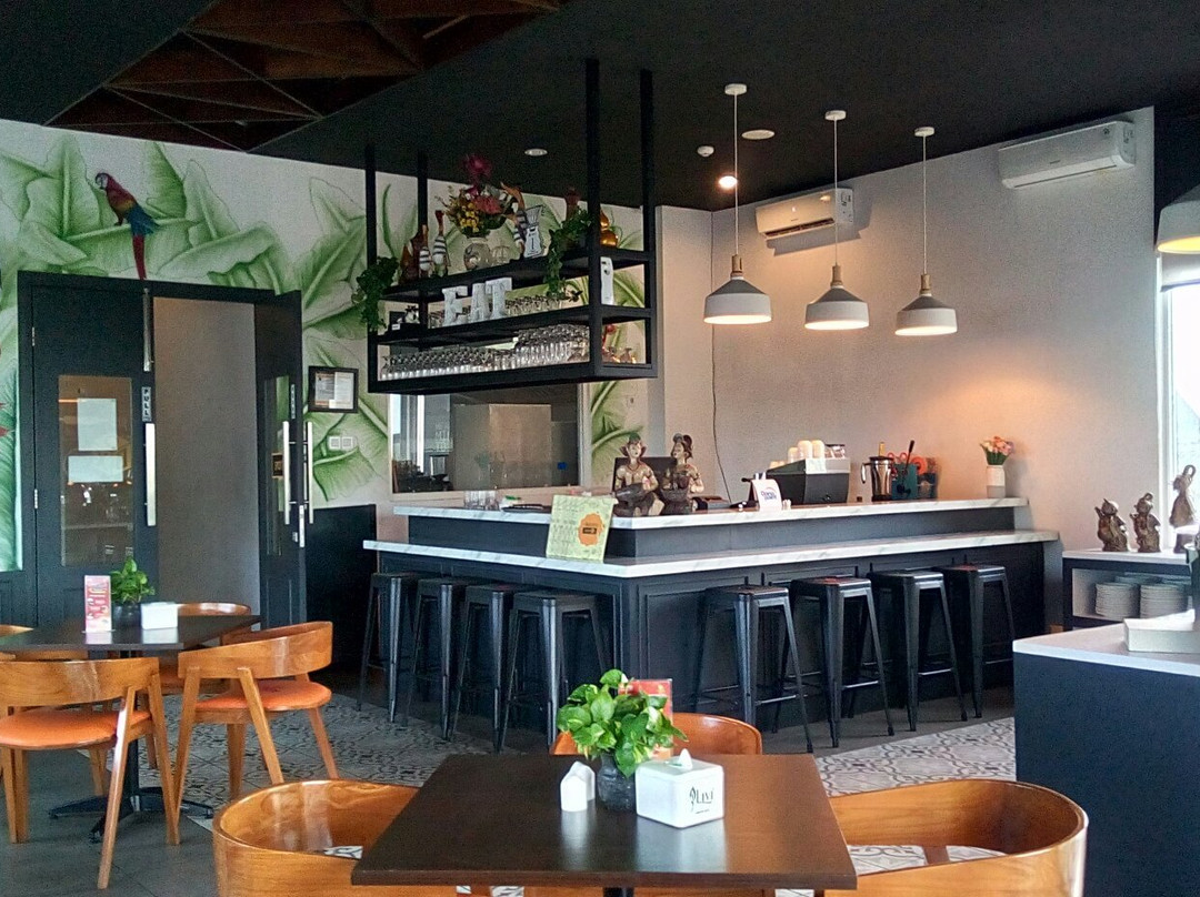 Front One Inn Kediri主图