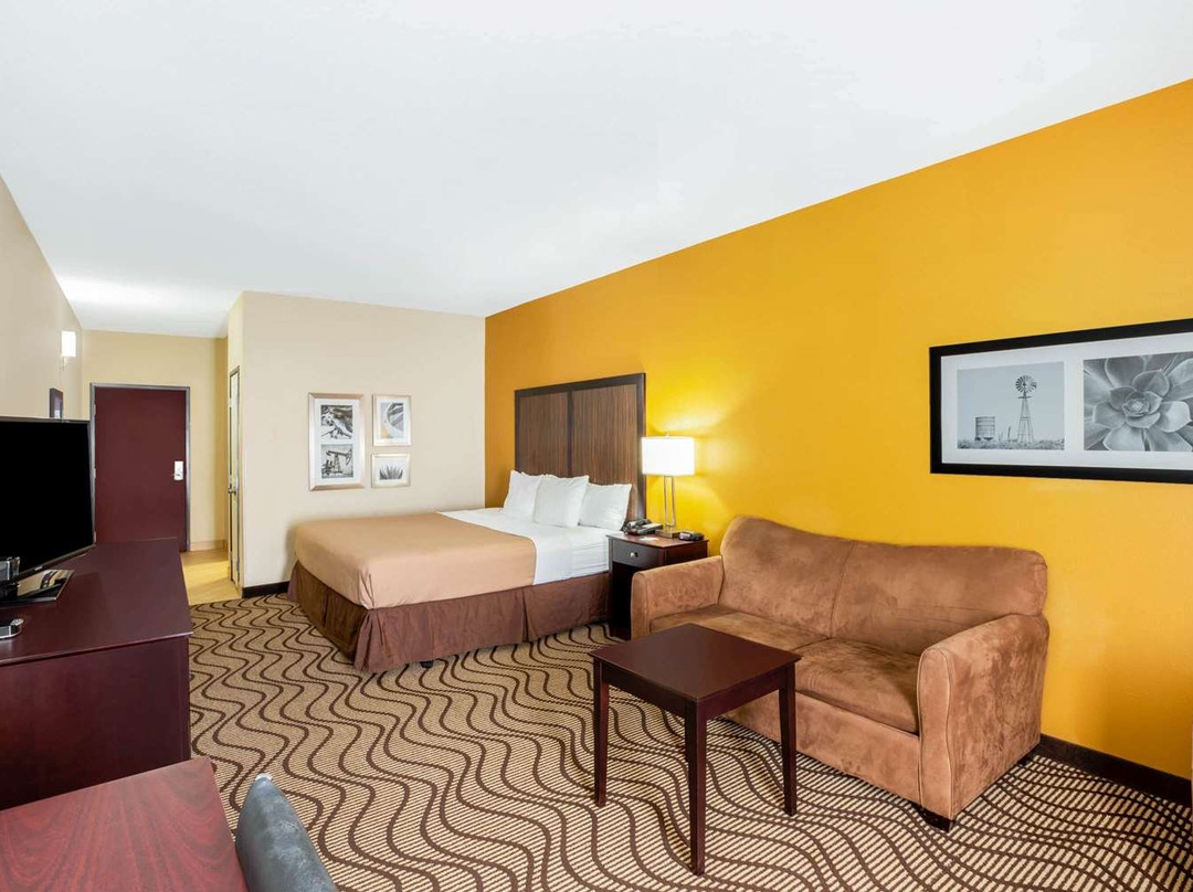 La Quinta Inn & Suites by Wyndham Floresville主图