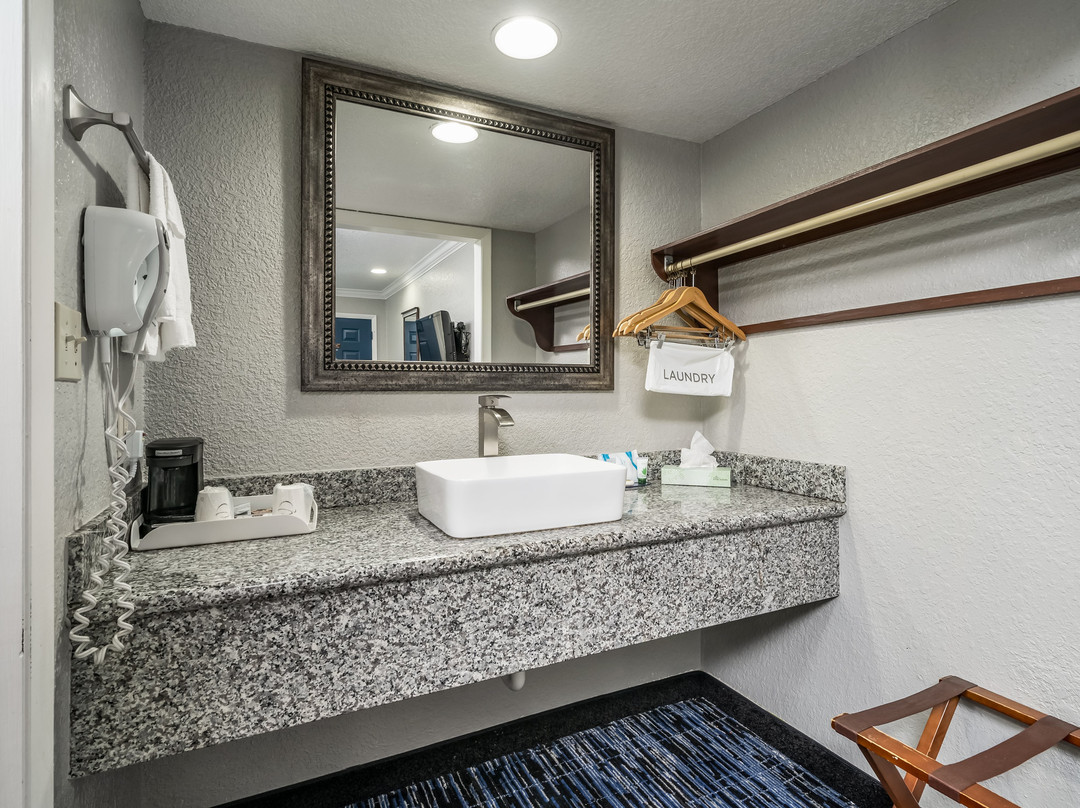 盖恩斯维尔豪生快捷酒店主图