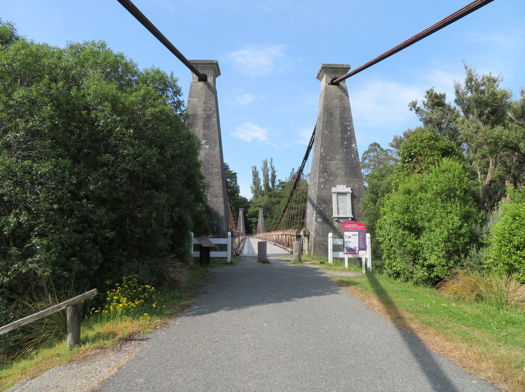 Clifden Suspension Bridge景点图片