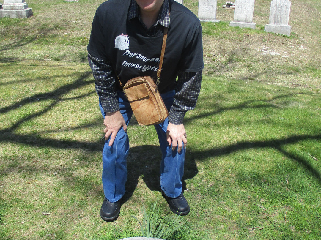 Oak Grove Cemetery-福尔里弗必去景点