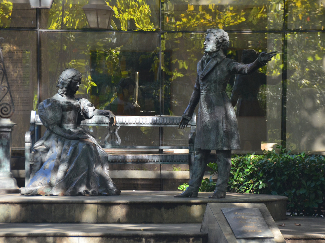 Monument to A.S. Pushkin and N.N. Goncharova-波德戈里察必去景点
