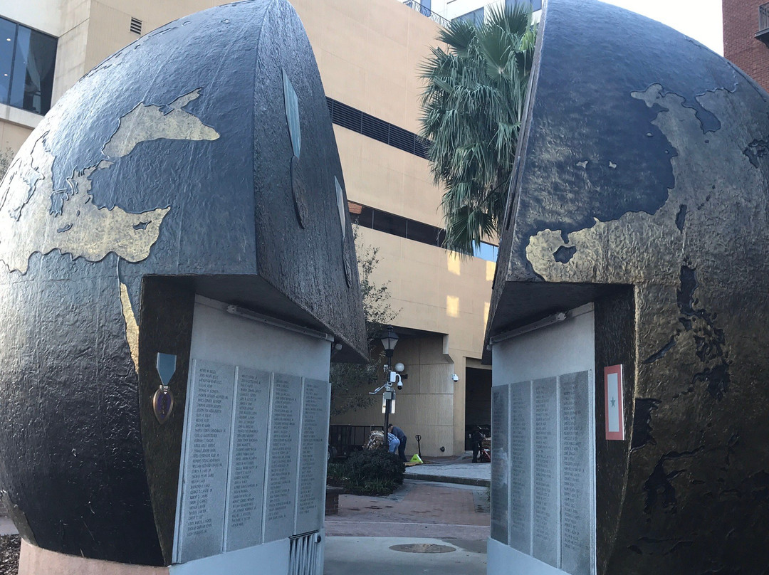 Cracked Earth Monument - A World Apart-萨凡纳必去景点