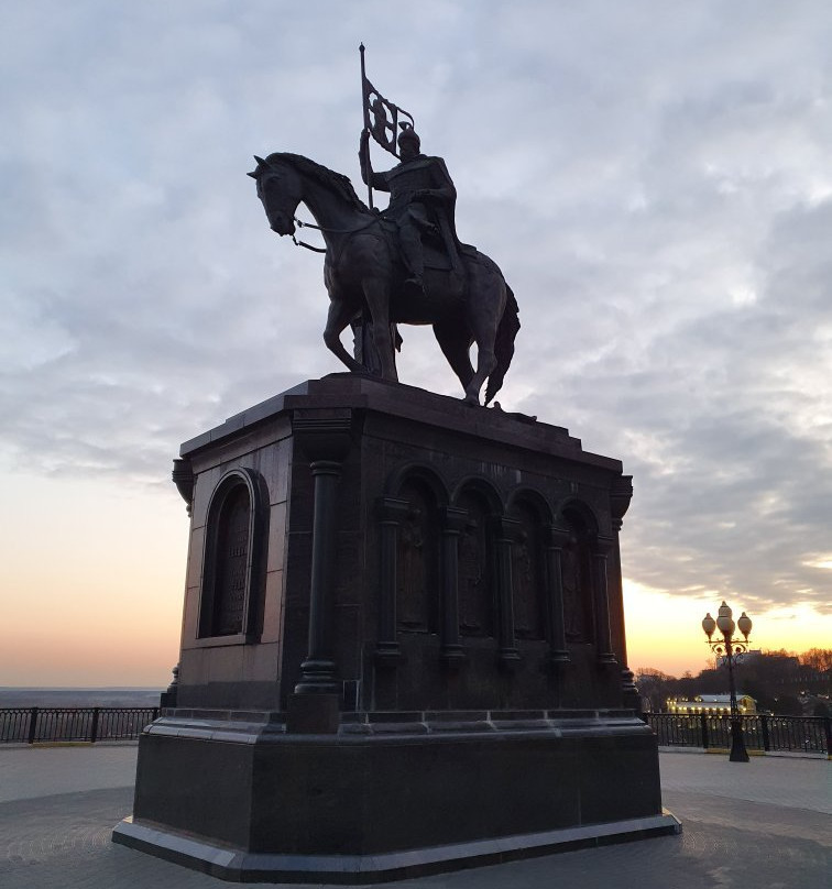 Monument to Prince Vladimir And Saint Fedor景点图片