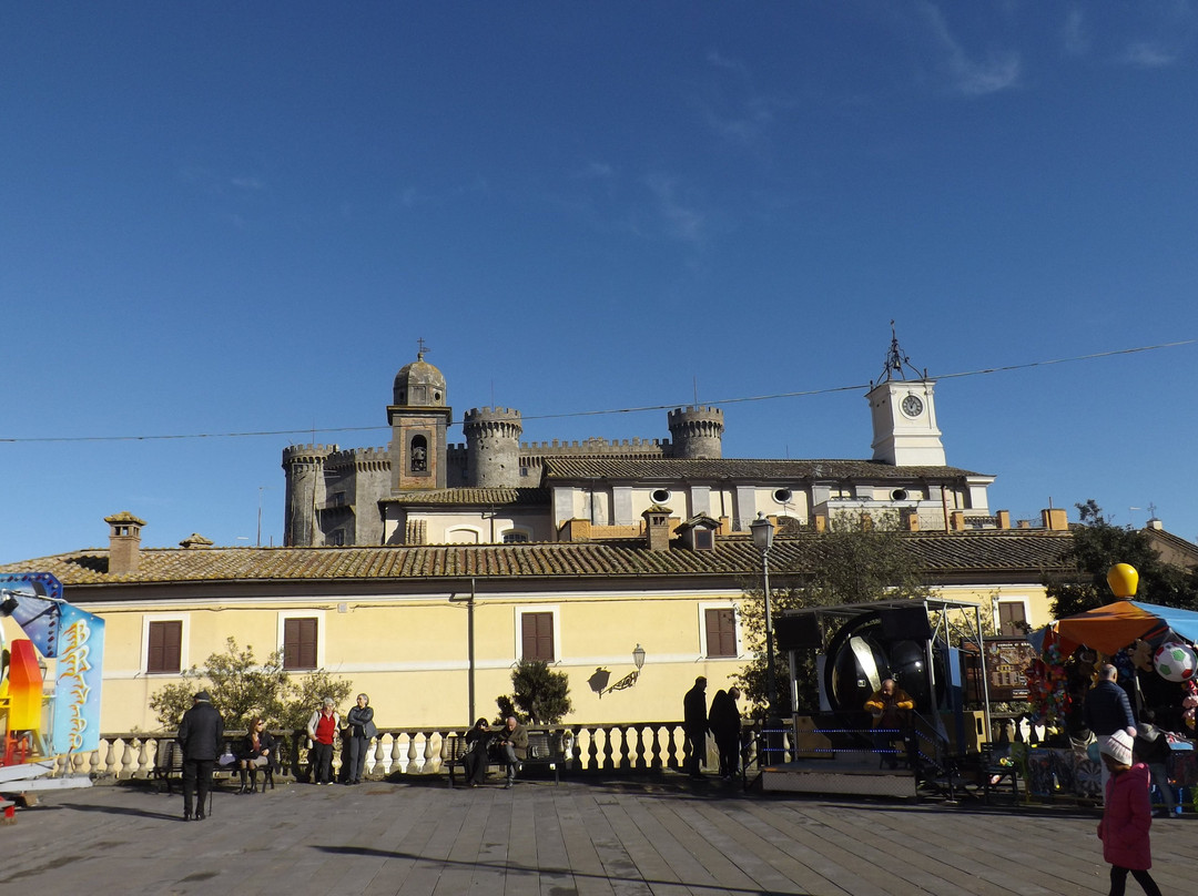 Piazza IV Novembre (Piazza del Comune)-布拉恰诺必去景点