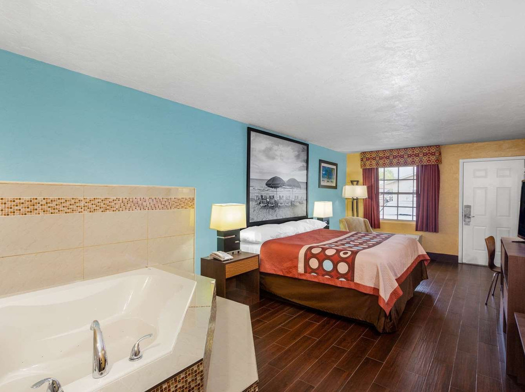 Super 8 by Wyndham Bradenton Sarasota Area主图
