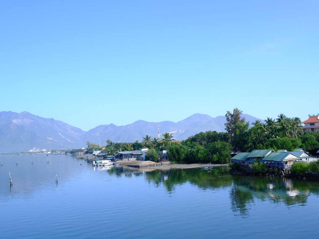 Golden Bay Hotel主图