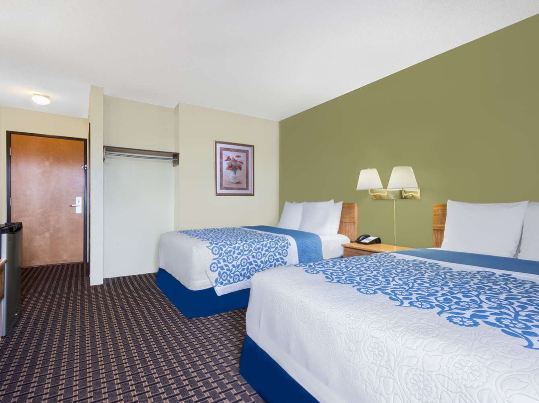 牛顿戴斯酒店主图