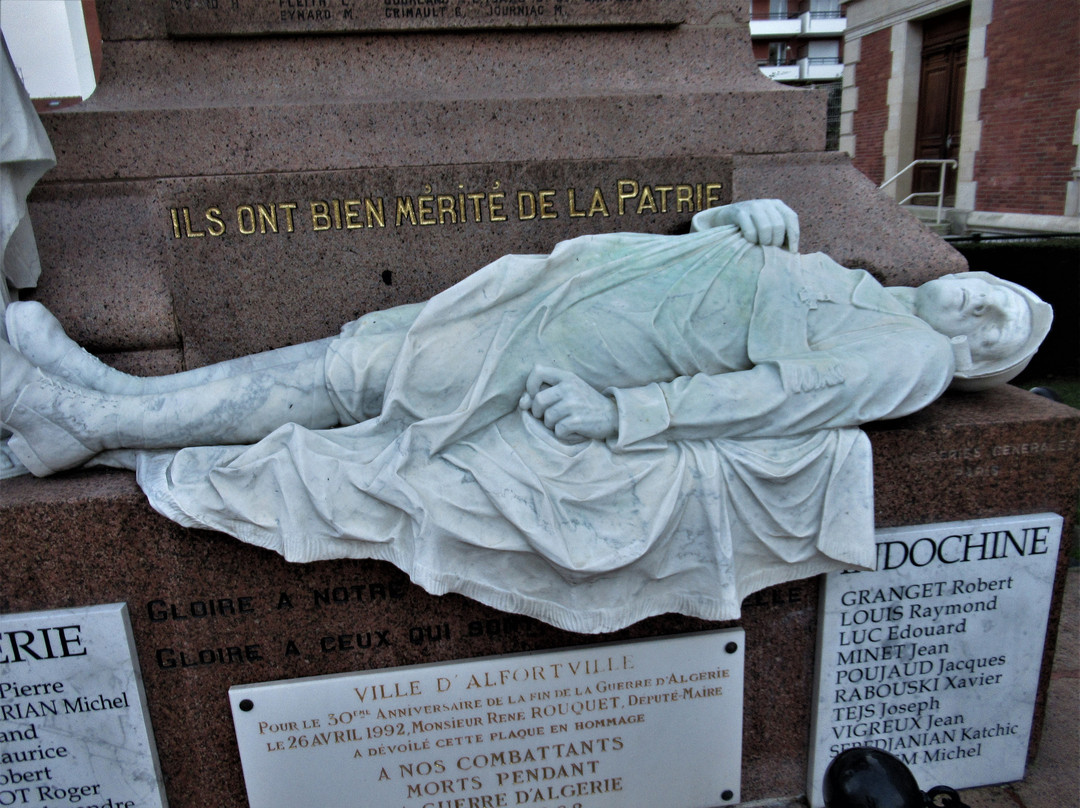 Monument communal-阿尔福维尔必去景点