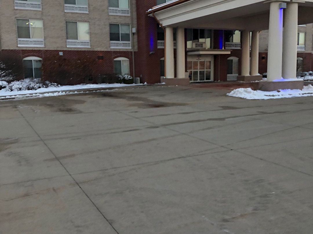 Holiday Inn Express & Suites Vandalia By IHG主图