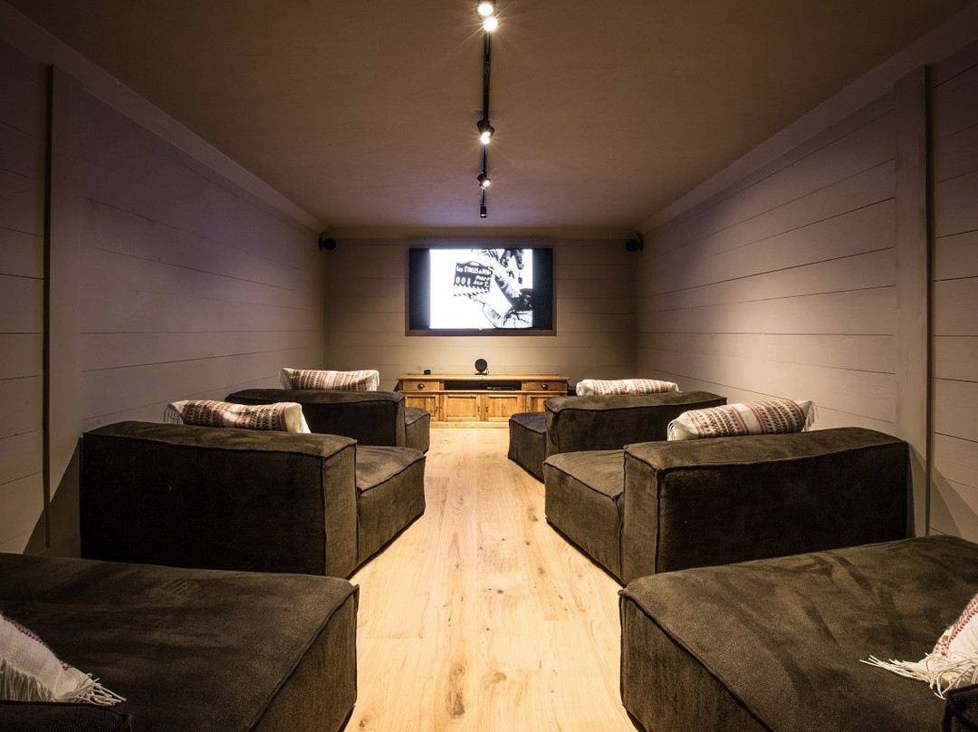 Le Cerf Amoureux主图