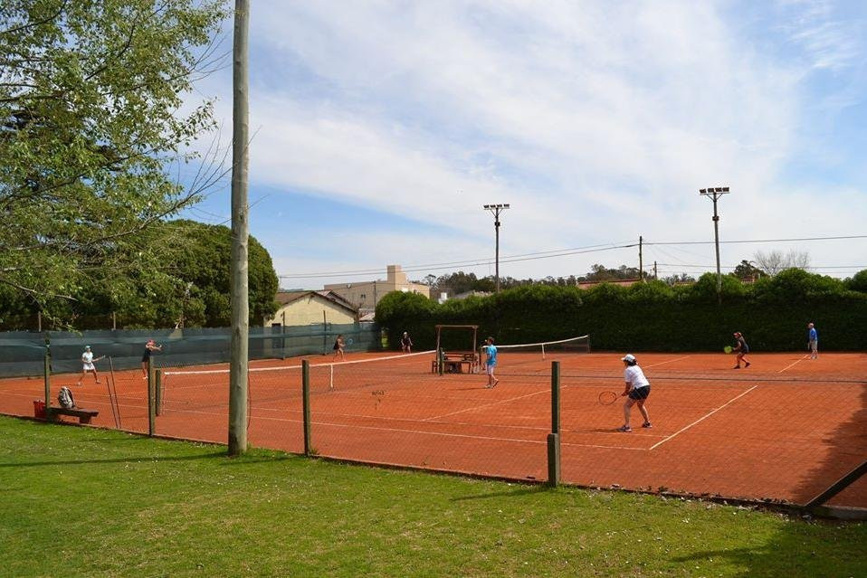 Complejo Deportivo La Azucena景点图片