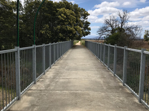 Rainbow Creek Bridge-Cowwarr必去景点