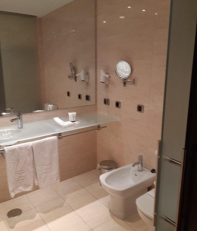 泽尼特潘普洛纳酒店主图