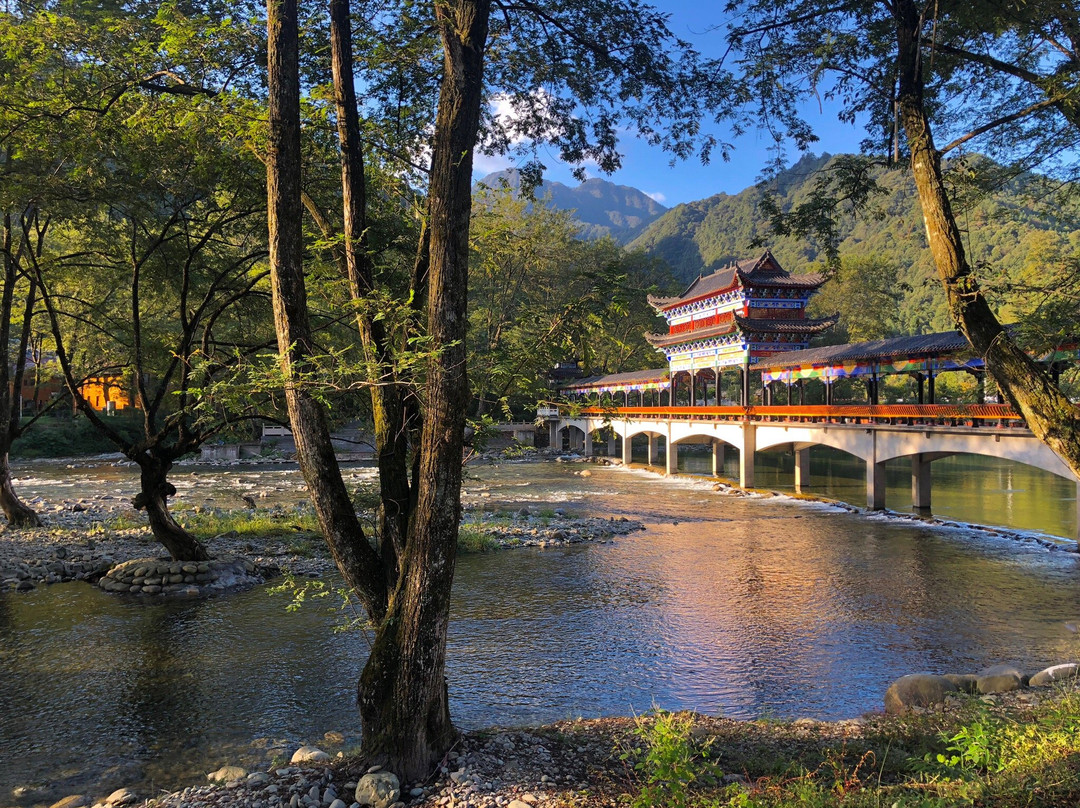 梵净山栖溪度假酒店主图