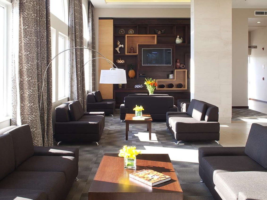 锡劳机场希尔顿欢朋酒店主图