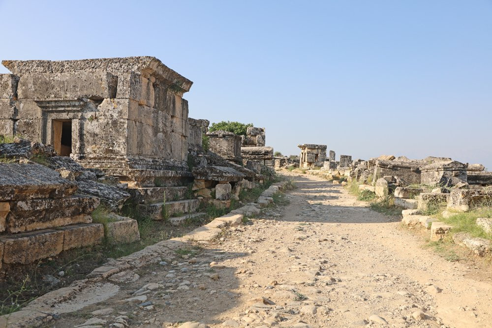 Anatolia Cemetery-巴穆卡丽必去景点