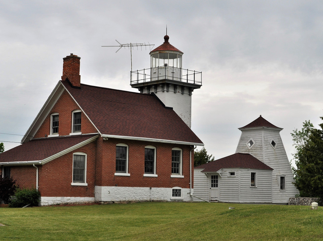 Sherwood Point Lighthouse景点图片