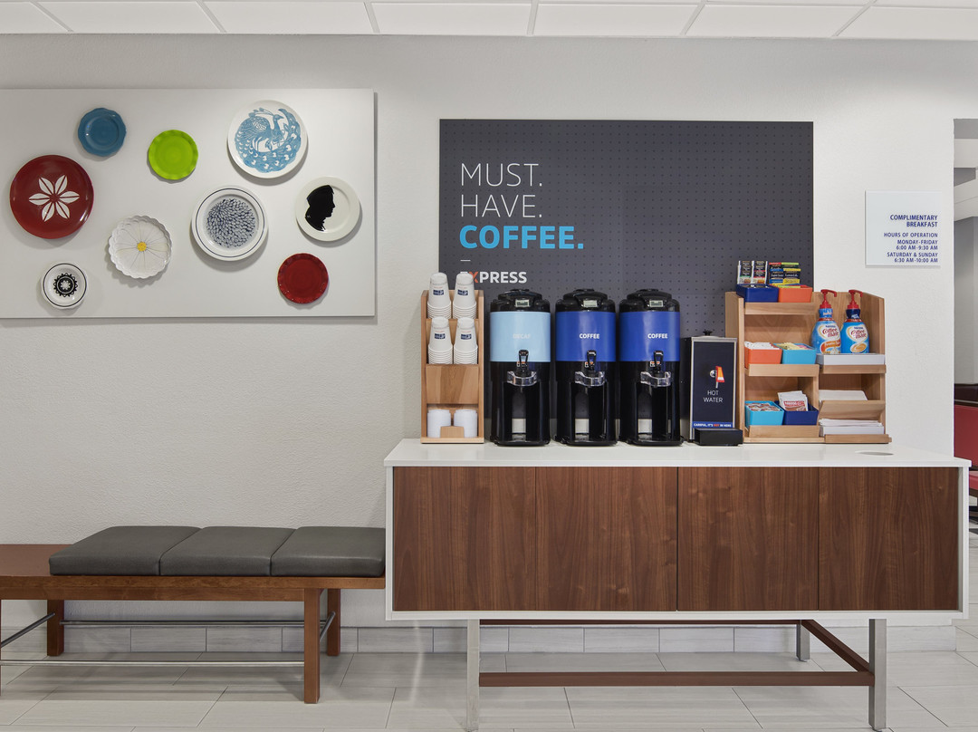 Holiday Inn Express & Suites Byron by IHG主图