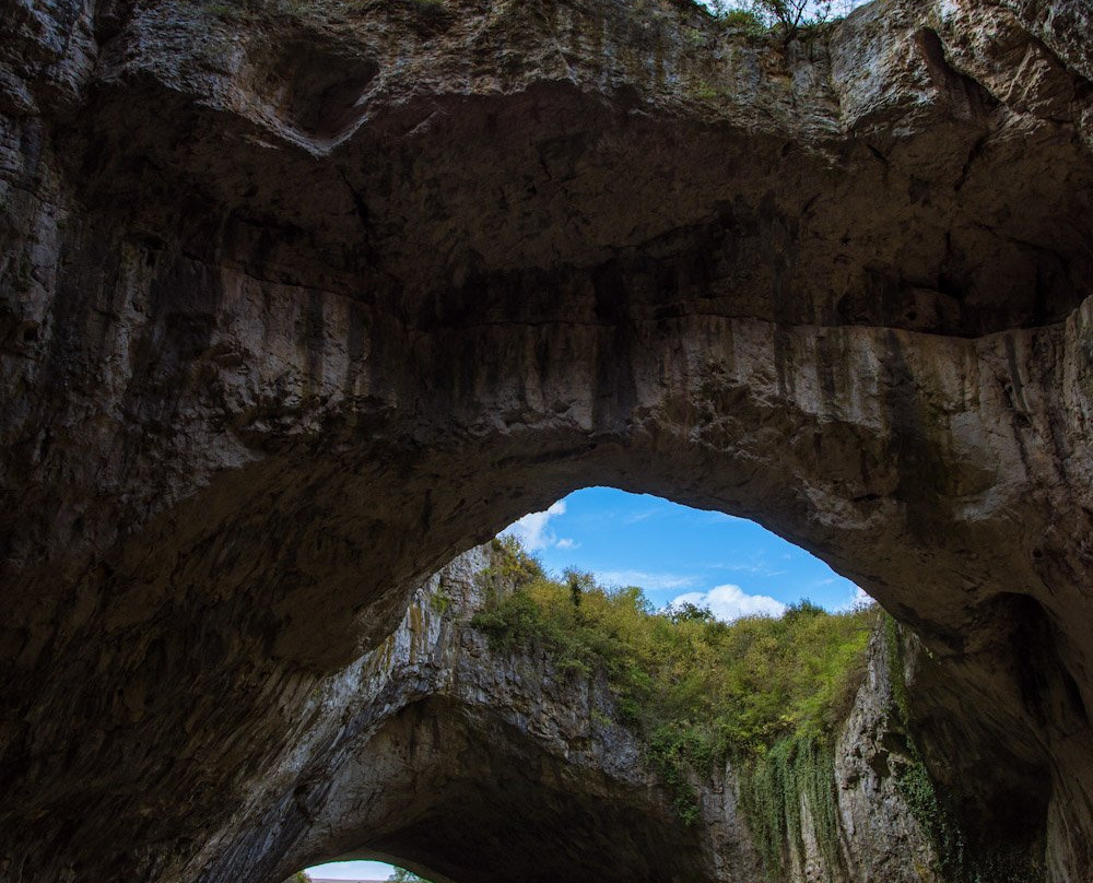 Devetashka Cave景点图片