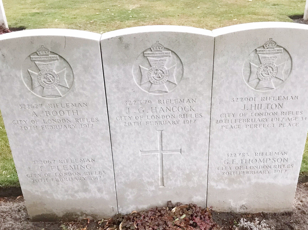 Bedford House Cemetery景点图片