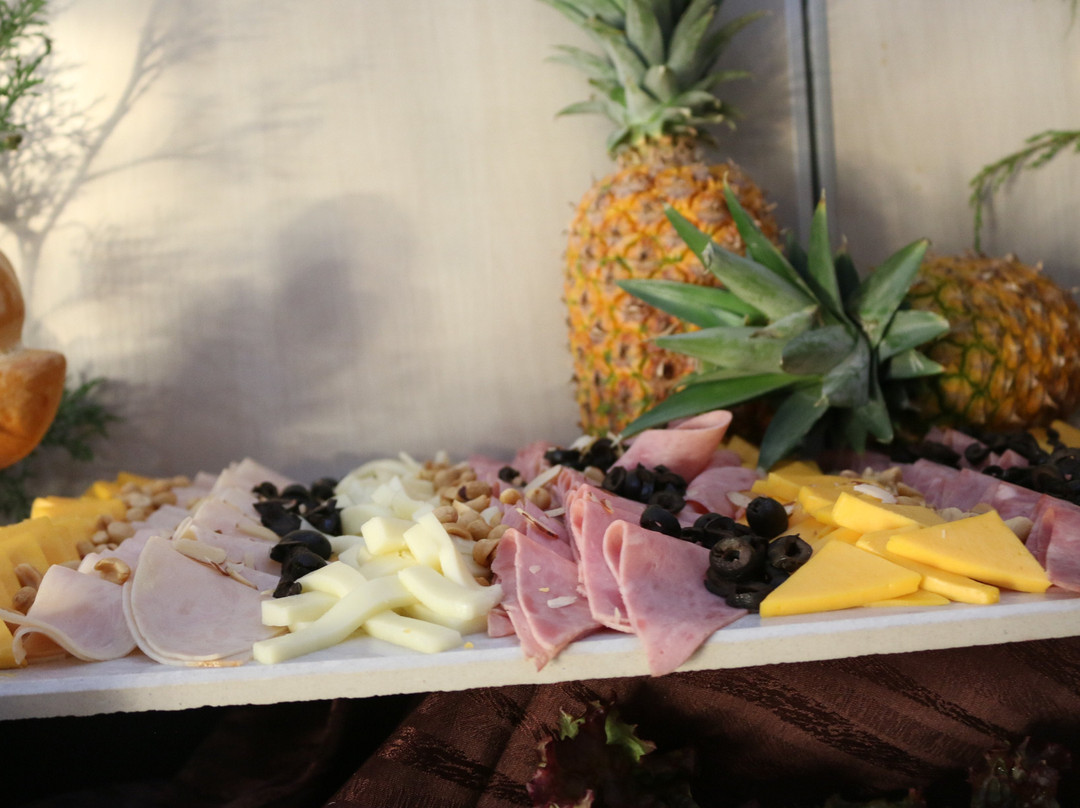 City Plaza Hotel & Suites主图