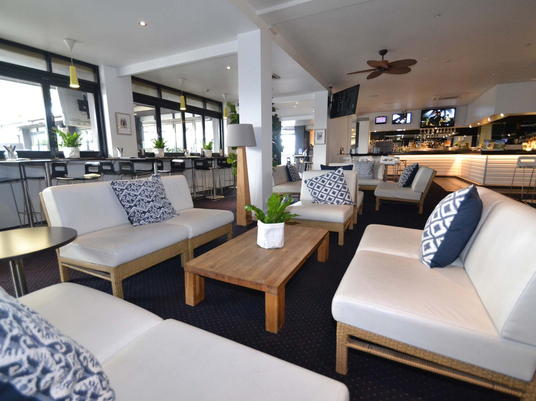 Crossroads Hotel主图