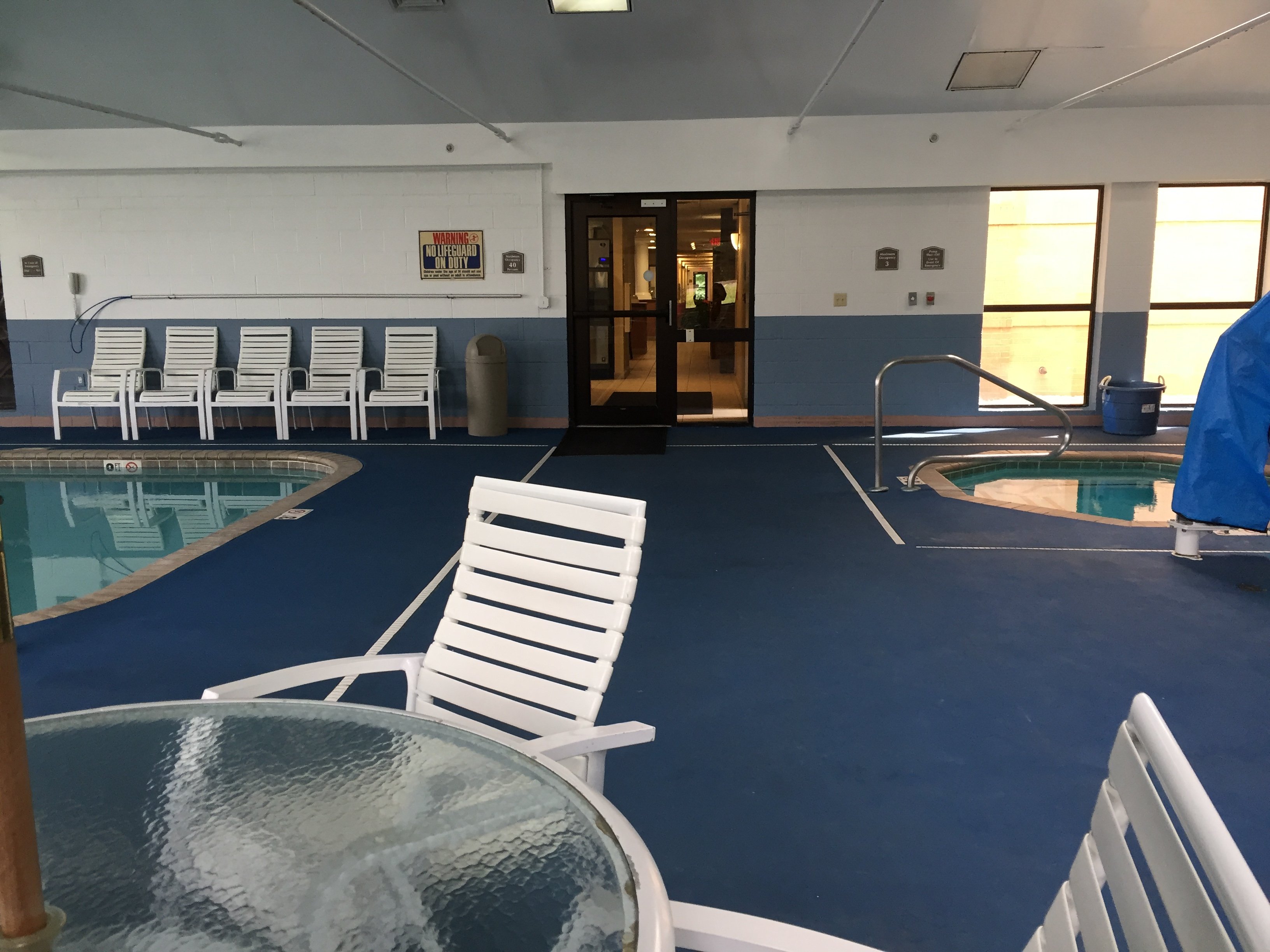 Comfort Inn & Suites LaVale - Cumberland-泳池