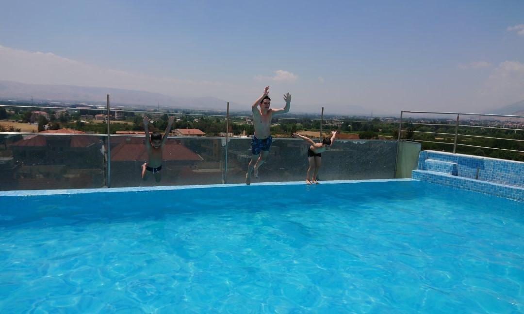 Delora Hotel and Suites主图