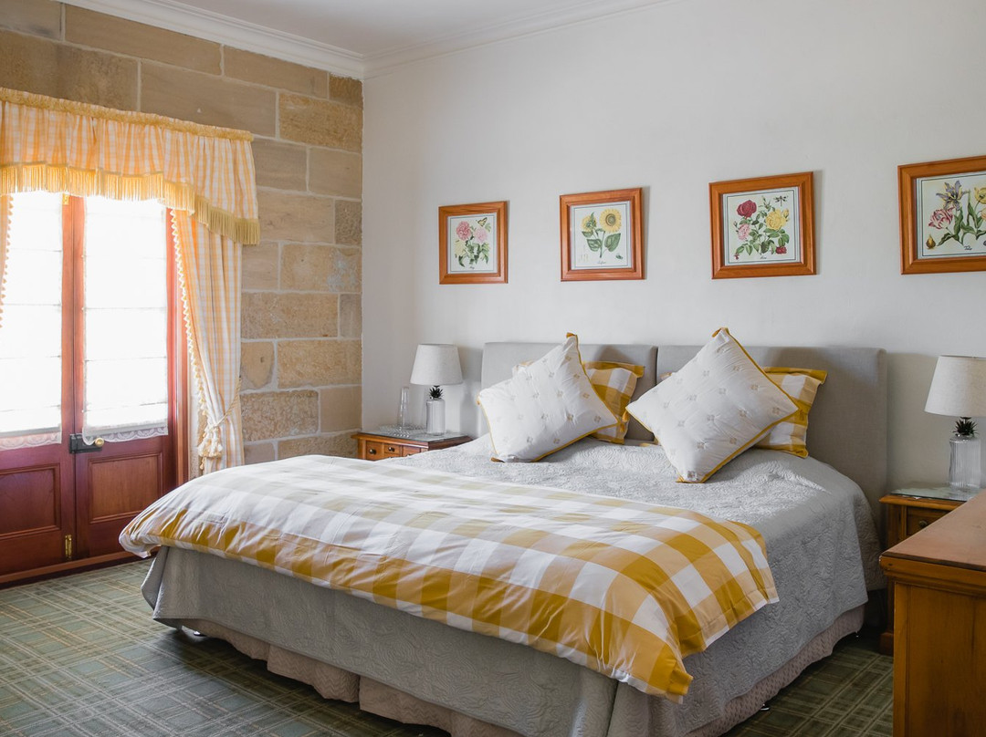 Capers Guest House主图