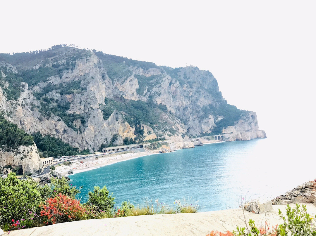 Spiaggia di Punta Crena景点图片