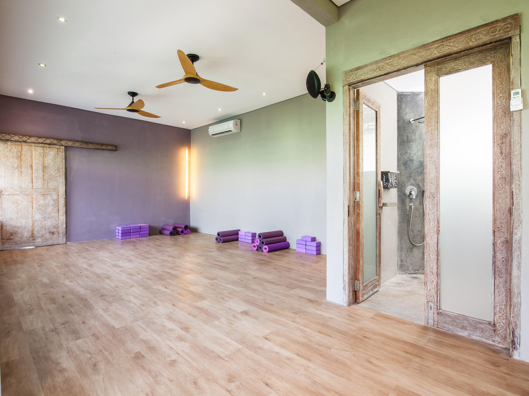 Oasis Yoga Studio景点图片