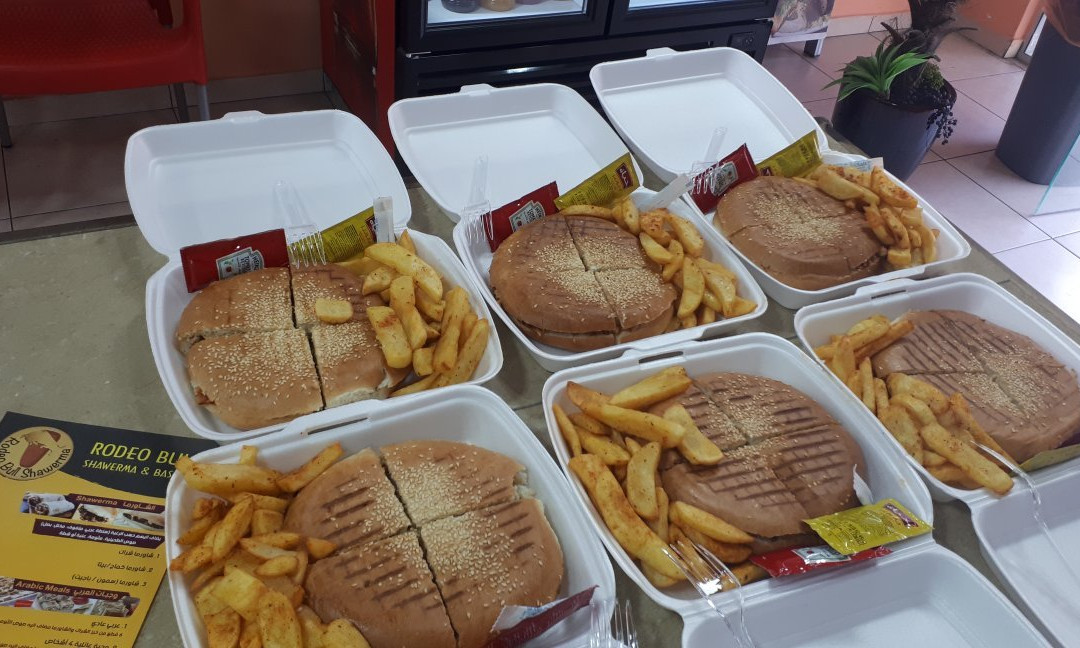 Battir餐馆和美食-Rodeo Bull Shawerma
