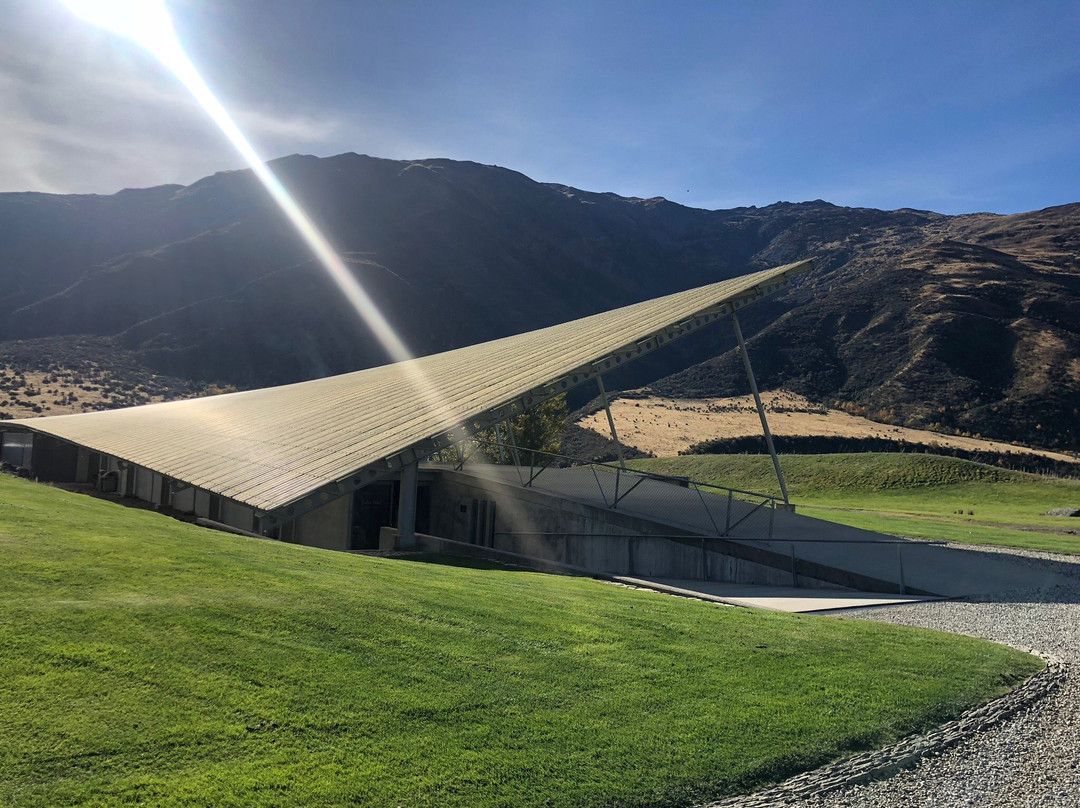 Gibbston旅游景点-Peregrine Wines