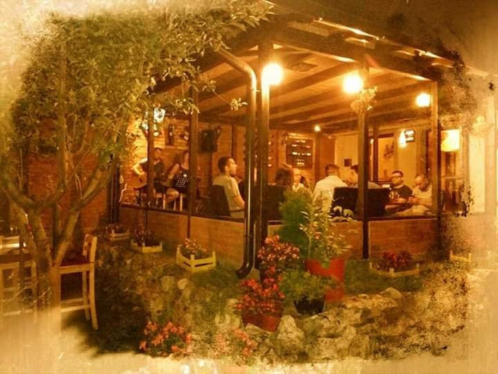 Kutak Caffe&Wine Bar-Pirot必去景点