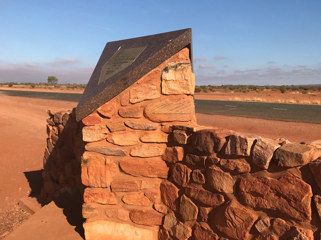 Cannonball Run Monument-Stuarts Well必去景点