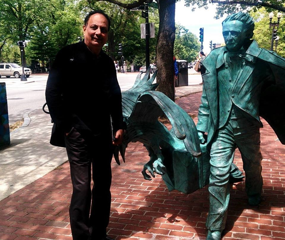 Edgar Allan Poe Statue-波士顿必去景点