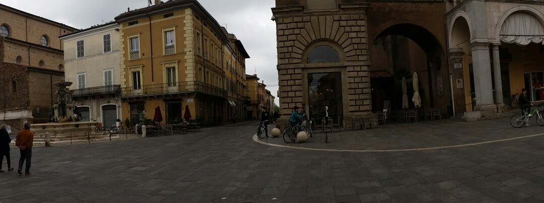 Fontana di Piazza della Liberta景点图片